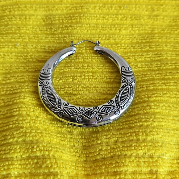 Large Silver Tone Southwestern Design Hoop Earrings - Picture 4 of 4